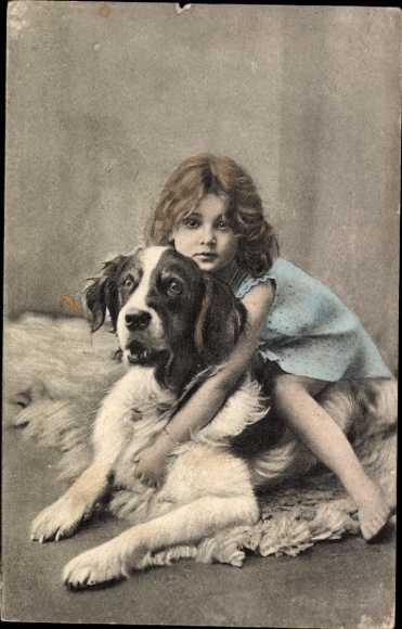 Ak Kleines Mädchen auf dem Rücken ihres Hundes