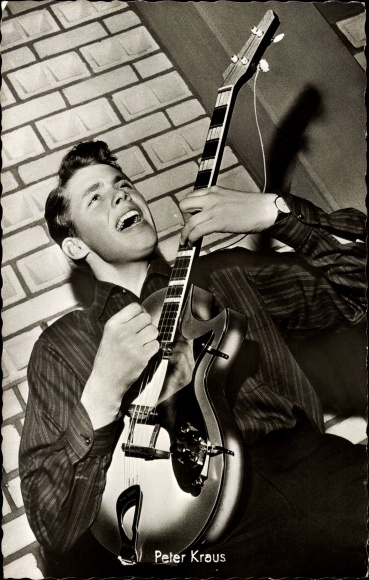 Ak Schauspieler Peter Kraus, Portrait, Gitarre