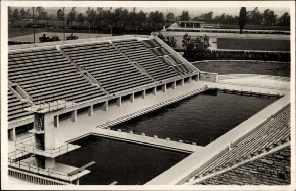 Ak Berlin Charlottenburg Westend, Reichssportfeld, Blick von Deutschen Kampfbahn auf Schwimmstadion