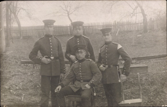 Foto Ak Deutsche Soldaten in Uniform, Gruppenbild, I. WK
