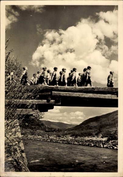 Ak Glückliche Jugend, Pimpfe auf Fahrt, Hitlerjugend passiert eine Brücke, HJ
