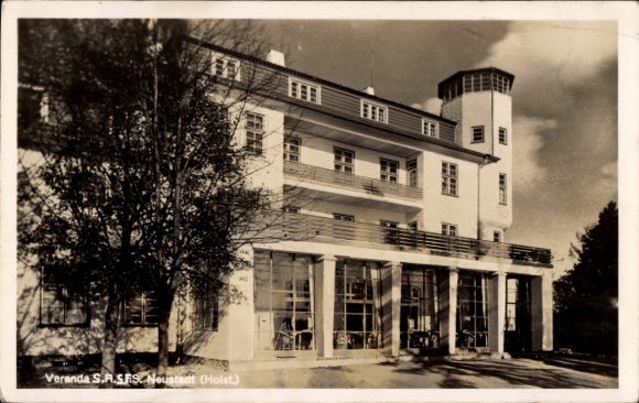 Ak Neustadt in Holstein, Veranda S.A.S.E.S.  Gebäude mit Terrasse, Bäume im Vordergrund