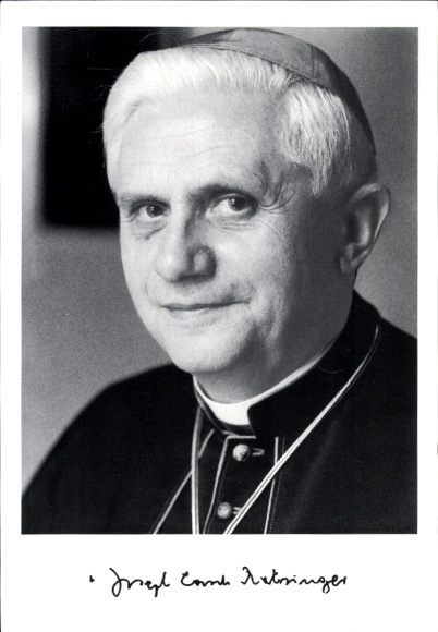 Foto Ak Joseph Kardinal Ratzinger, Später Papst Benedikt XVI., Portrait, gedruckte Signatur