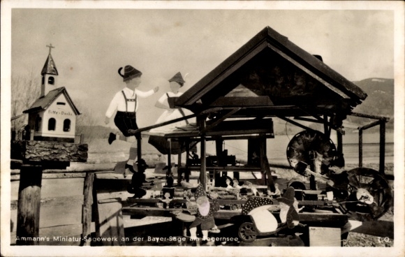 Ak Frauenau im Bayerischer Wald, Miniatur-Sägewerk, Figuren in Tracht,  Holzspielzeug
