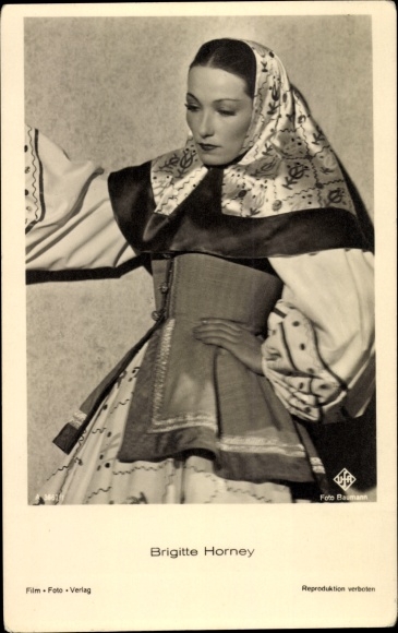 Ak Schauspielerin Brigitte Horney, Tracht