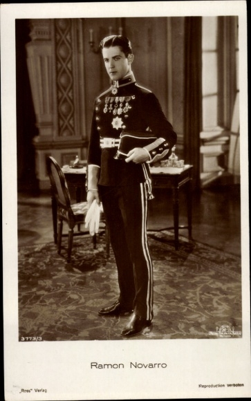 Ak Schauspieler Ramon Novarro, Portrait in Uniform, Ross Verlag 3773 3