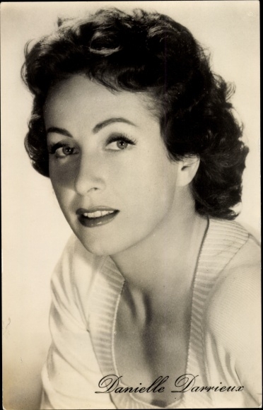 Ak Schauspielerin Danielle Darrieux, Portrait, Rot und Schwarz