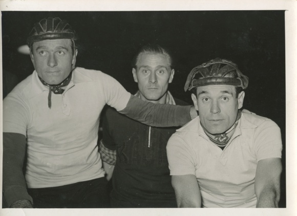 Foto München, Radrennfahrer Ludwig und Hans Hörmann, Portrait