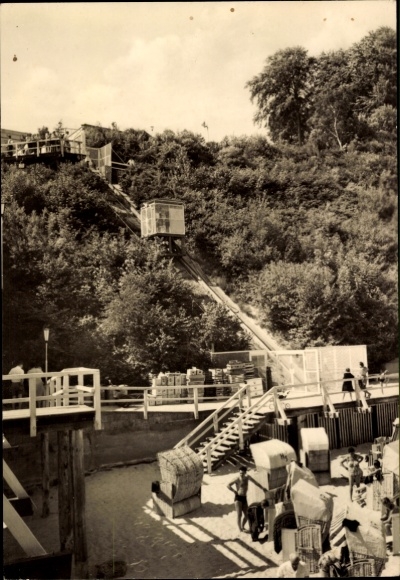 Ak Ostseebad Sellin auf Rügen, Fahrstuhl zum Strand
