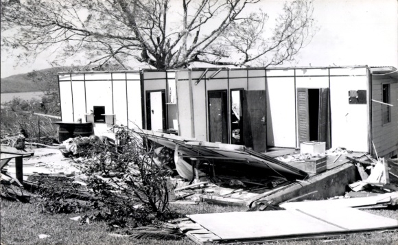 Foto Ak Port Vila Neue Hebriden Vanuatu Ozeanien, Zerstörtes Haus nach einem Sturm