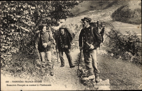 Ak Französische Zollbeamte auf dem Weg zum Hinterhalt bei Michaux, Französisch Schweizer Grenze