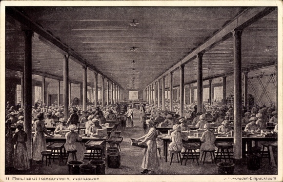 Ak Hamburg Wandsbek, Reichardt Kakao Werk, Schokoladen Einpackraum