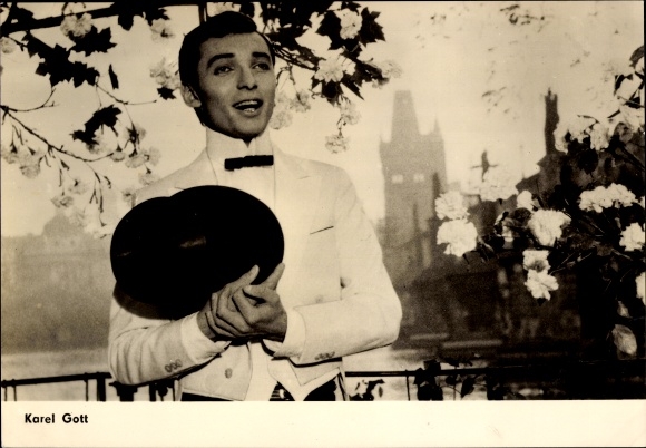 Ak Schauspieler und Sänger Karel Gott, Altprager Melodien, Das Phantom von Morrisville, Portrait