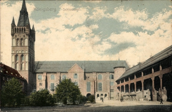 Ak Kaliningrad Königsberg Ostpreußen,  Schlosshof, s Gebäude, B 2844