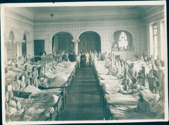 Foto Gliwice Gleiwitz Oberschlesien, Niederländ. Rotes Kreuz, Ned. Ambulance, Lazarett, Bovenzaal