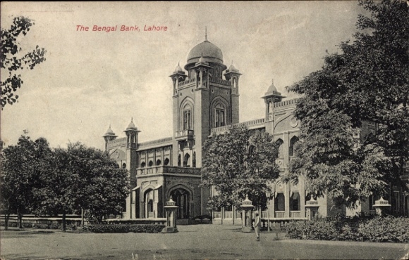 Ak Lahore Pakistan, The Bengal Bank,   Architektur, Bäume im Vordergrund
