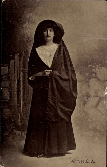 Ak Malta, Frau in Tracht
