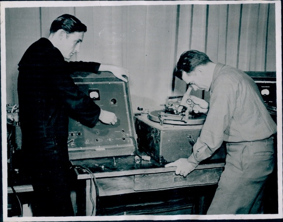 Foto Nürnberger Prozess 1945, amerikanische Techniker, Aufzeichnungsmaschinen