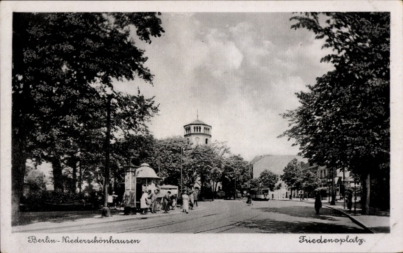Ak Berlin Pankow Niederschönhausen, Friedensplatz, Straßenbahn