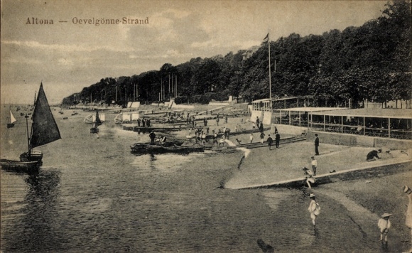 Ak Hamburg Altona Oevelgönne, Altona Oevelgönne-Strand, Strandansicht, Boote, Menschen am Wasser