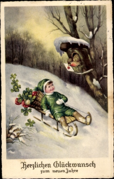 Ak Glückwunsch Neujahr, Junge auf einem Schlitten, Kleeblätter, Fliegenpilze, Vogel mit Brief