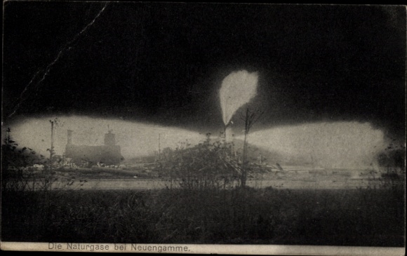 Ak Hamburg Bergedorf Neuengamme, Naturgase, dunkler Himmel, schemenhafte Landschaft, Gebäude, Bäu