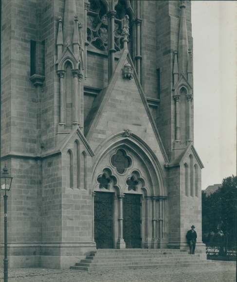 Foto Partie an einem Dom, Portal