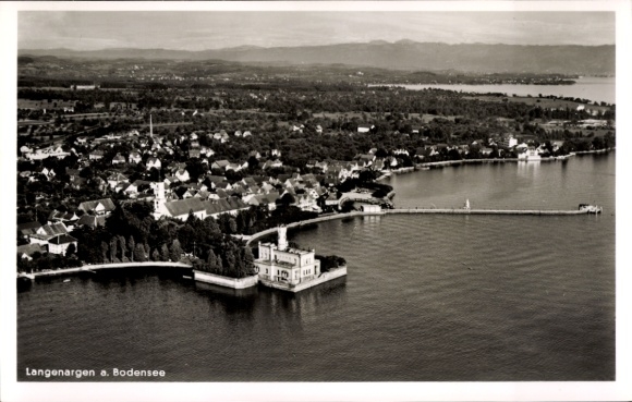 Ak Langenargen am Bodensee, Luftaufnahme von Langenargen, Bodensee, Wasser, Ufer, Häuser