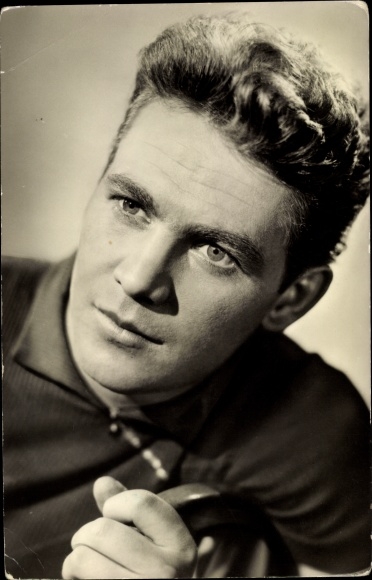 Ak Schauspieler Ulrich Thein, DEFA Film, Berliner Romanze, Hotelboy Ed Martin