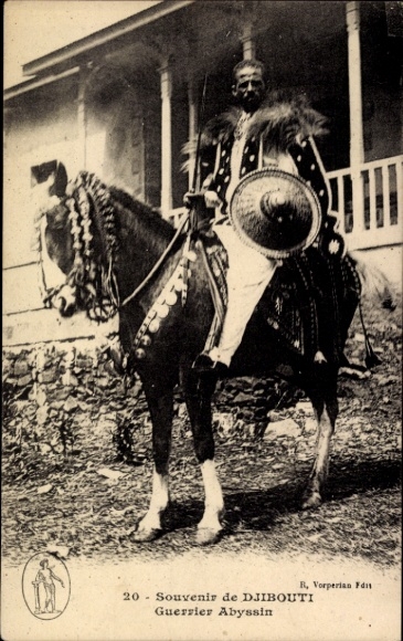 Ak Djibouti Dschibuti, Abyssinischer Krieger auf Pferd, traditionelle Kleidung, Souvenir von Djib