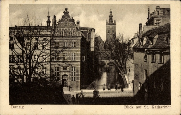 Ak Gdańsk Danzig,  Blick auf St. Katharinen, alte Gebäude, Wasserlauf, Bäume