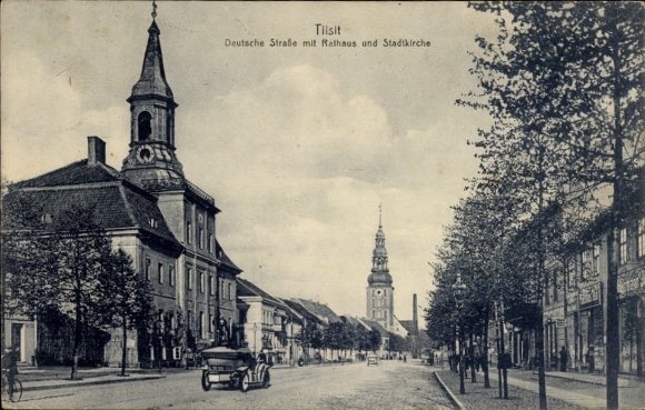 Ak Sowjetsk Tilsit Ostpreußen,  Deutsche Straße, Rathaus, Stadtkirche, Auto