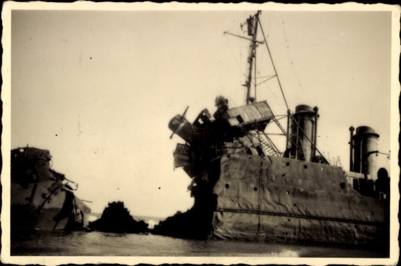 Foto bei Dünkirchen, durch Ju 87 Stukas vernichteter französischer Zerstörer L'Adroit, 1940