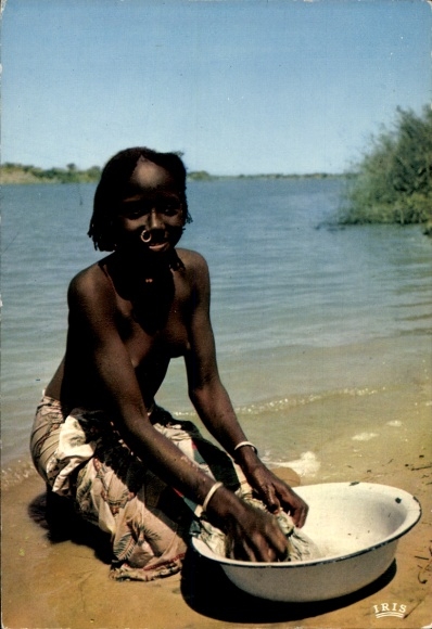 Ak Afrique en Couleurs, Lavandière