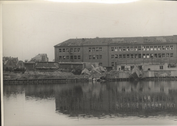 Original Foto Berlin Oberschöneweide, Fabrikgelände an der Stubenrauch-Brücke, um 1947