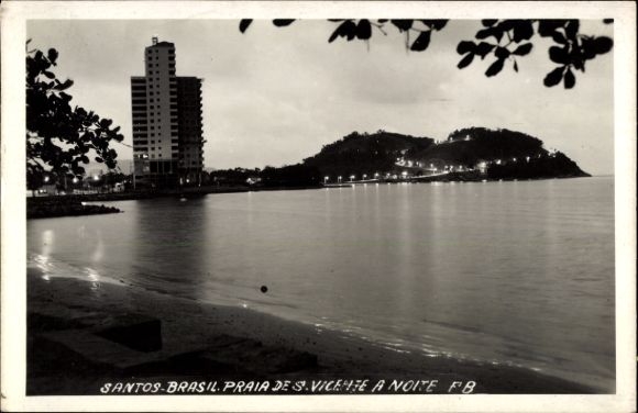 Ak Santos Brasilien, Strandansicht bei Nacht, Gebäude, Wasser, Beleuchtung