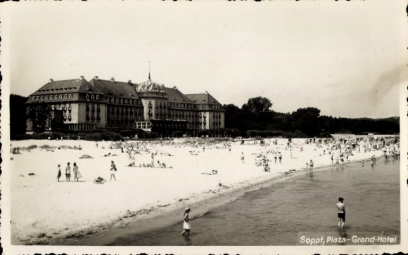 Ak Sopot Gdańsk Zoppot Danzig, Strand, Menschen,  Plaza-Grand-Hotel