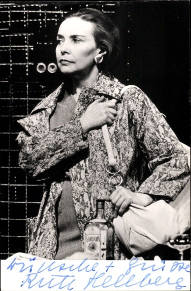 Foto Schauspielerin Ruth Hellberg, Ginflasche, Handtasche, Autogramm