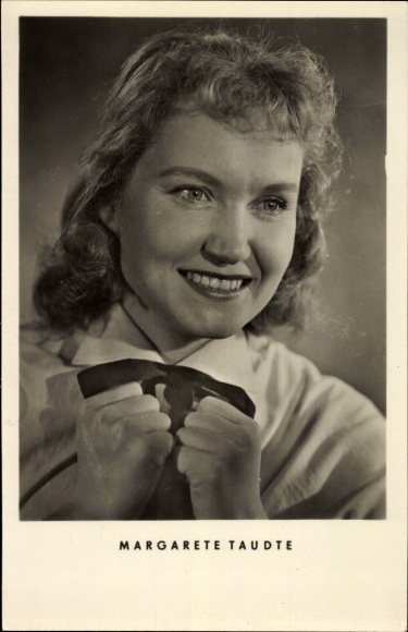 Ak Schauspielerin Margarete Taudte, Portrait, Hände geballt