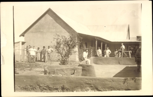 Foto Ak Kroonstad Südafrika, Missionsschule, Nähschule für afrikanische Mädchen, Pater von Velbert