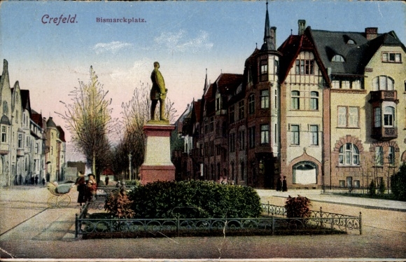 Ak Krefeld am Niederrhein, Bismarckplatz, Denkmal, Kinderwagen