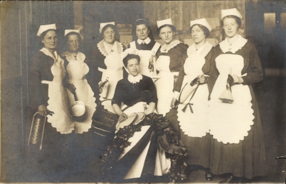 Foto Ak Gliwice Gleiwitz Oberschlesien, Schwestern der niederländischen Ambulanz, März 1917, 1. WK