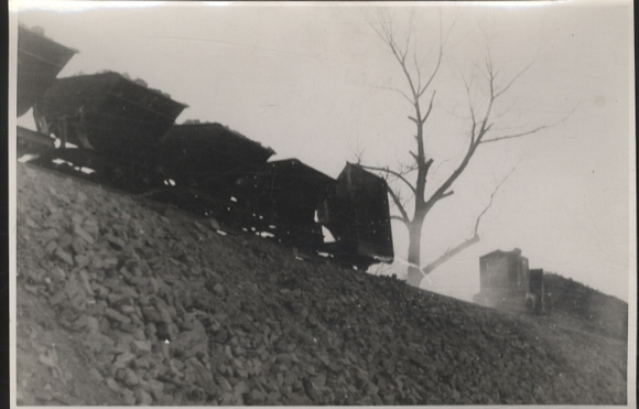 Original Foto Berlin Friedrichshain, Volkspark, Bunkerberg, Enttrümmerung, um 1946, 12x17 cm