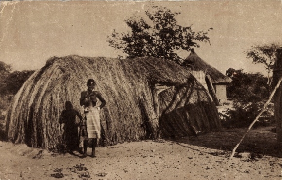 Ak Zambezia Mosambik, Wohnhaus, Afrikanerin