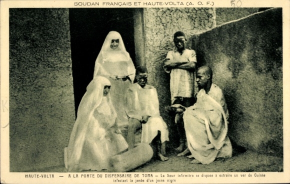 Ak Haute Volta Burkina Faso, An der Tür der Toma-Apotheke