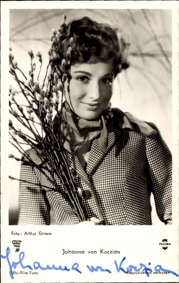 Ak Schauspielerin Johanna von Koczian, Portrait mit Weidenkätzchen, Autogramm