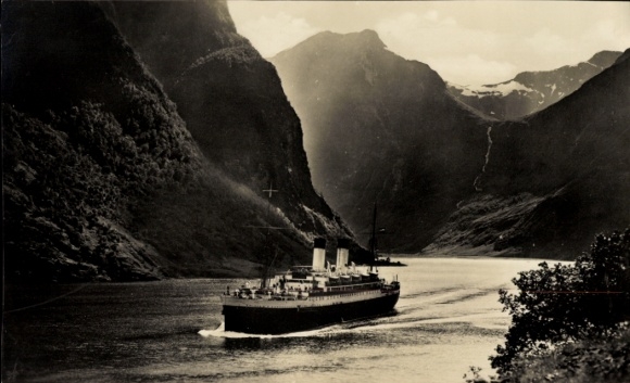 Ak Norwegen, MS Monte Olivia im Naerofjord