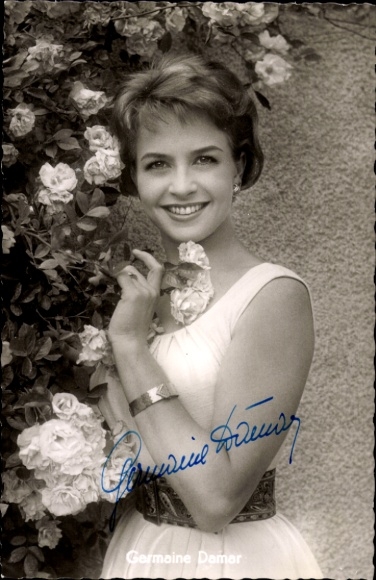 Ak Schauspielerin Germaine Damar, Portrait, Rosen