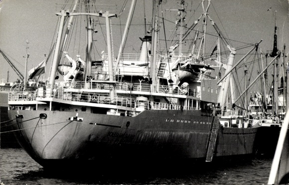 Foto Ak Hafenpartie, Frachtschiff