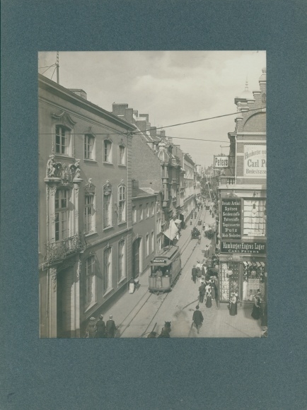 Foto Köln am Rhein, Breitestraße, Straßenbahn Richtung Chlodwigplatz, Warenhaus Carl Peters